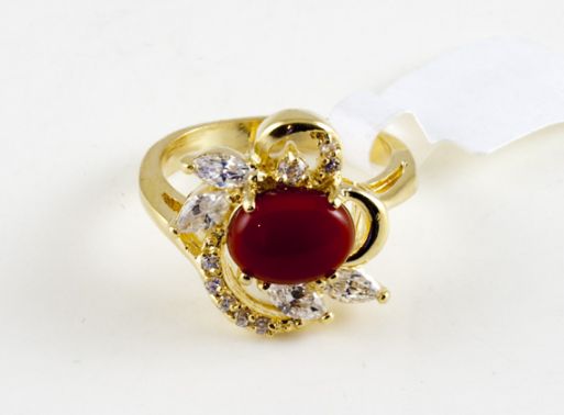 Позолоченное кольцо из мельхиора с сердоликом 41643 купить в магазине Самоцветы мира