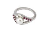 Кольцо из серебра с жемчугом и рубином шар 7 мм 8 кругов 2мм 43477