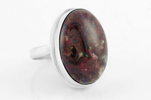Серебряное кольцо с эвдиалитом 44207 купить в магазине Самоцветы мира