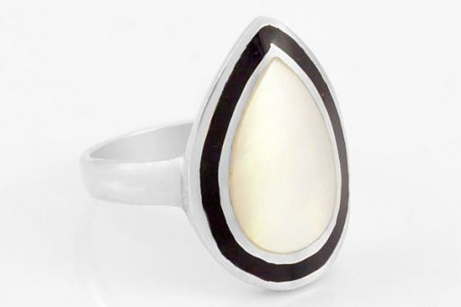 Серебряное кольцо с перламутром 46754 купить в магазине Самоцветы мира