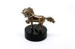 Фигурка из бронзы конь гарцует на обсидиане 57х55 мм