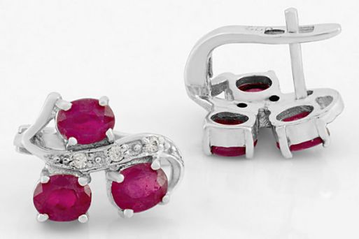 Серебряные серьги с рубином и фианитами 51582 купить в магазине Самоцветы мира
