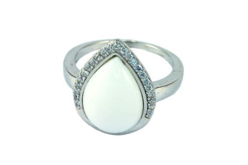 Серебряное кольцо с белым агатом и фианитами 51740 купить в магазине Самоцветы мира