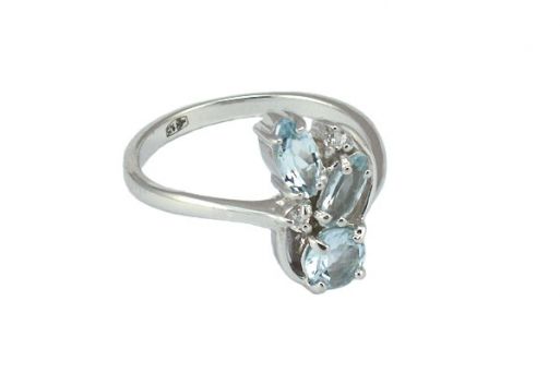 Серебряное кольцо с аквамарином и фианитами 53752 купить в магазине Самоцветы мира
