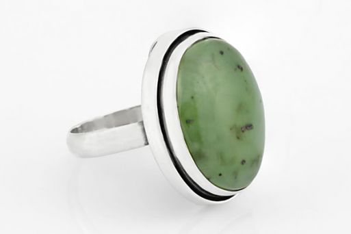Серебряное кольцо с нефритом 55171 купить в магазине Самоцветы мира