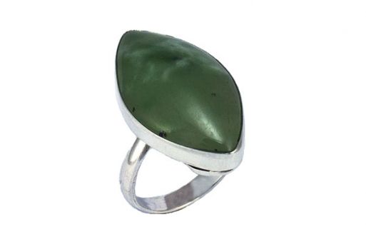 Серебряное кольцо с нефритом 55127 купить в магазине Самоцветы мира
