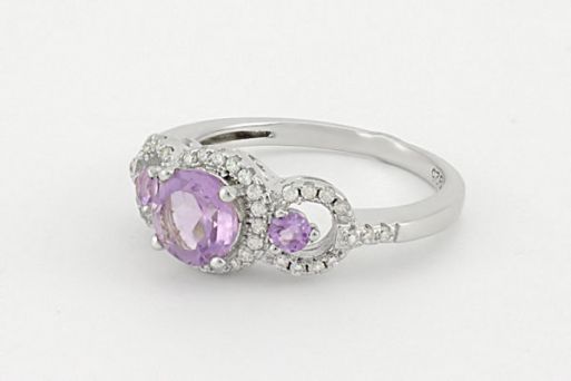 Серебряное кольцо с аметистом и фианитами 56848 купить в магазине Самоцветы мира