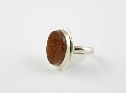Серебряное кольцо с натуральным коричневым авантюрином 5758 купить в магазине Самоцветы мира