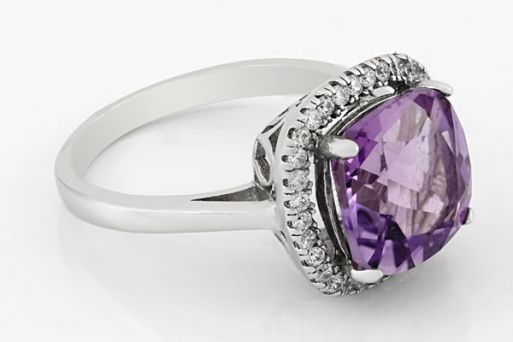 Серебряное кольцо с аметистом и фианитами 58630 купить в магазине Самоцветы мира