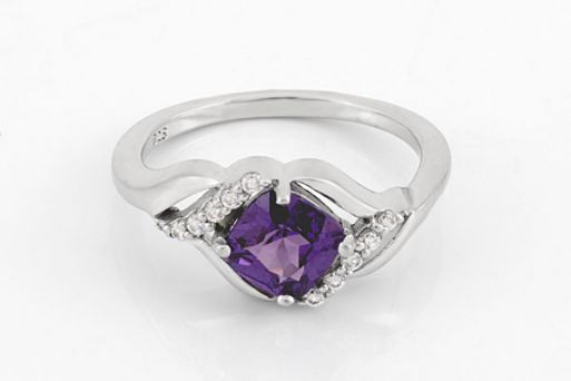 Серебряное кольцо с александритом и фианитами 59479 купить в магазине Самоцветы мира