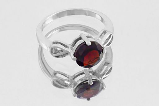 Серебряное кольцо с гранатом 59714 купить в магазине Самоцветы мира