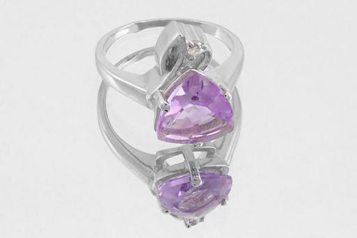 Серебряное кольцо с аметистом и фианитами 59768 купить в магазине Самоцветы мира