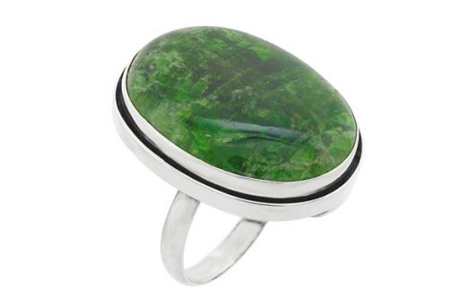 Серебряное кольцо с хромдиопсидом 60730 купить в магазине Самоцветы мира