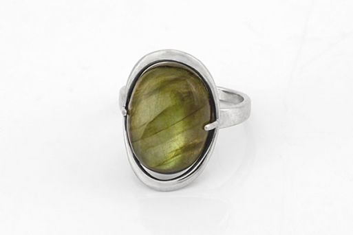 Серебряное кольцо с лабрадором 61025 купить в магазине Самоцветы мира