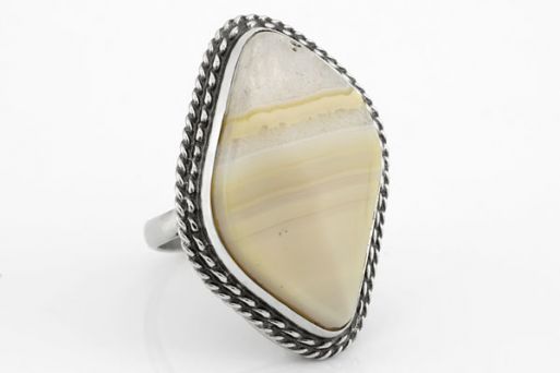 Мельхиоровое кольцо с агатом 61495 купить в магазине Самоцветы мира