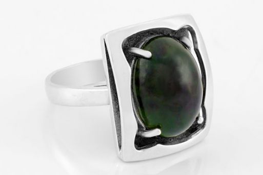 Серебряное кольцо с нефритом 62113 купить в магазине Самоцветы мира