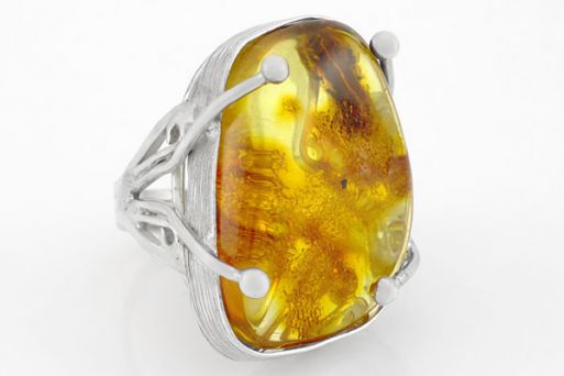 Серебряное кольцо с янтарём 62859 купить в магазине Самоцветы мира