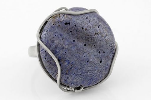 Мельхиоровое кольцо с кораллом 63256 купить в магазине Самоцветы мира