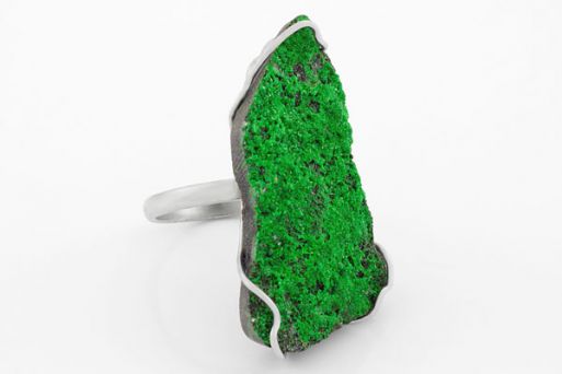 Мельхиоровое кольцо с уваровитом 63474 купить в магазине Самоцветы мира