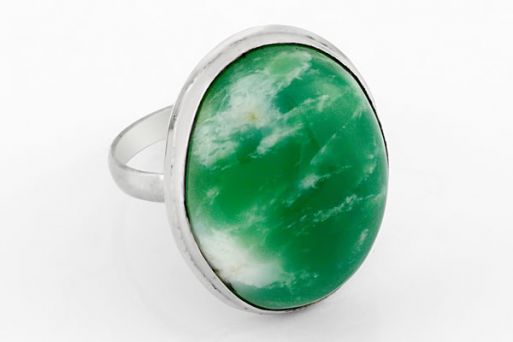 Серебряное кольцо с хризопразом 64491 купить в магазине Самоцветы мира