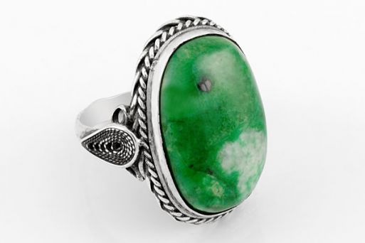 Серебряное кольцо с хризопразом 64492 купить в магазине Самоцветы мира