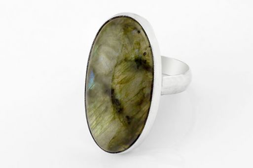 Серебряное кольцо с лабрадором 64510 купить в магазине Самоцветы мира