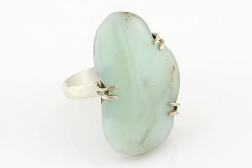 Серебряное кольцо с хризопразом 65100 купить в магазине Самоцветы мира