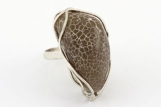 Серебряное кольцо с халцедоном 65103 купить в магазине Самоцветы мира