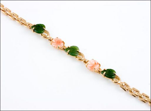 Позолоченный браслет из мельхиора с кораллом и нефритом роза лист 8789 купить в магазине Самоцветы мира